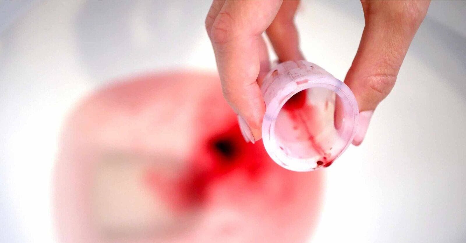 Menstruationstasse auf öffentlichen Toiletten wechseln